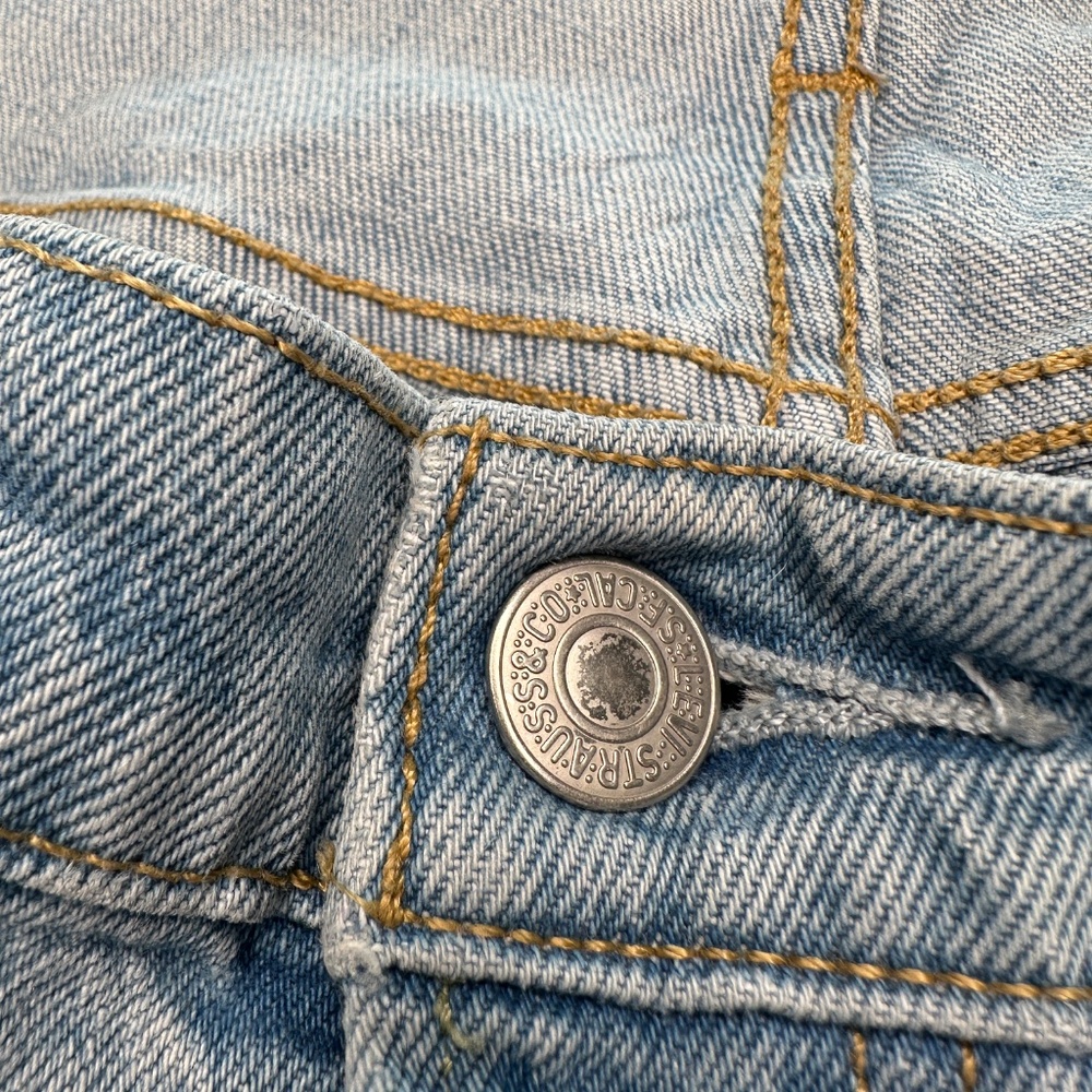 Plus Size 22 Lightwash Levi's 501 - Picture 5 of 17